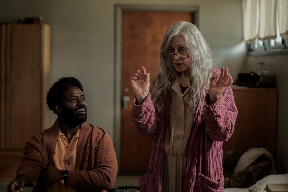 Chinaza Uche och Judith Light i The Terror: Devil in Silver