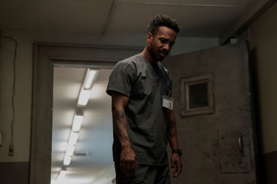 Hampton Fluker i The Terror: Devil in Silver