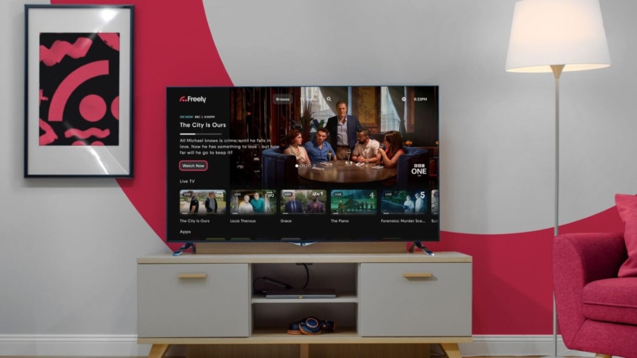 Freely streamingtjänst på smart-tv med livekanaler och on demand-innehåll